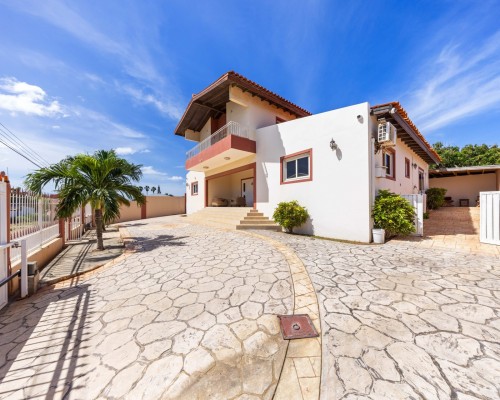 2 Story Family Home Aruba + 2 Apartments FOR SALE