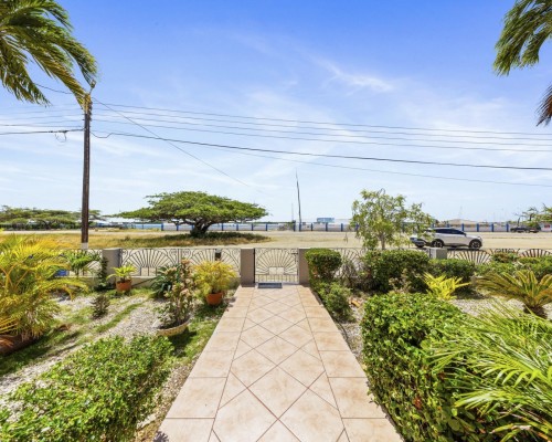 Ocean Front Property - In Front of Yachtclub Aruba - Incl 2 apartment units