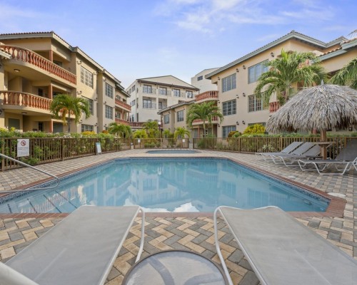 Palma Real 70 - Affordable living in the heart of Palm Beach